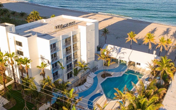 Plunge Beach Hotel image 1